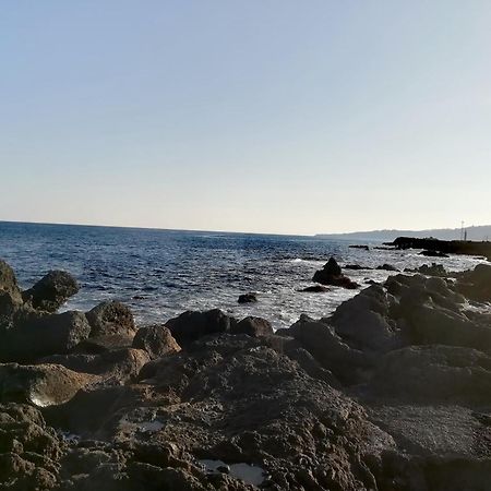 B&B La Spiaggetta Di Stazzo 阿奇雷亚莱 外观 照片