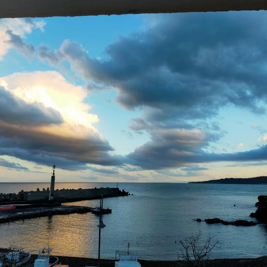 B&B La Spiaggetta Di Stazzo 阿奇雷亚莱 外观 照片