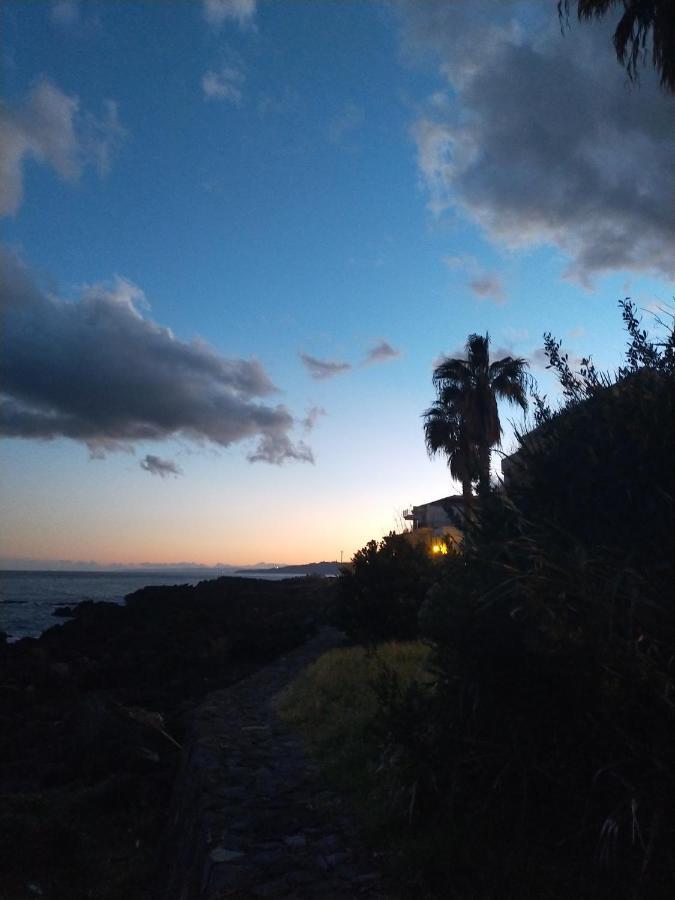 B&B La Spiaggetta Di Stazzo 阿奇雷亚莱 外观 照片