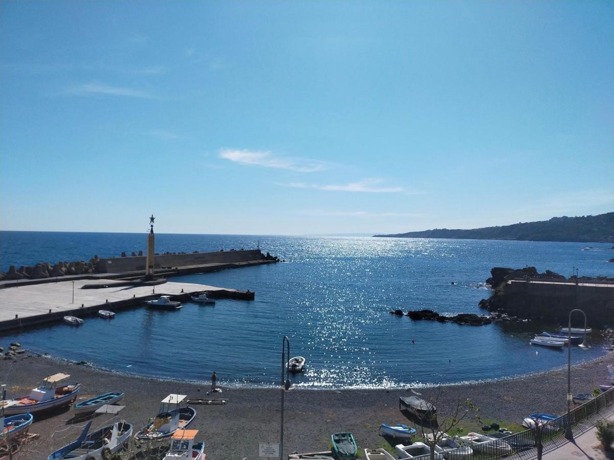 B&B La Spiaggetta Di Stazzo 阿奇雷亚莱 外观 照片
