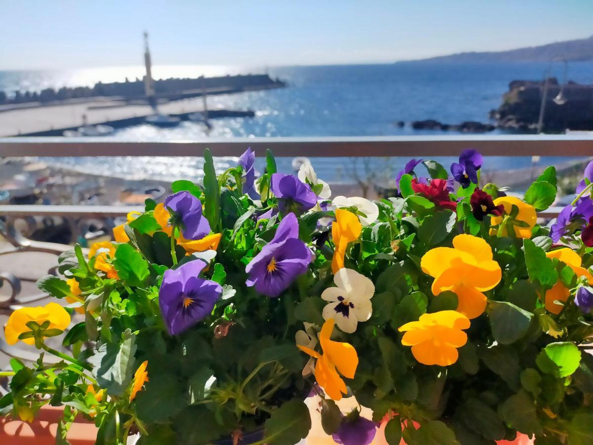 B&B La Spiaggetta Di Stazzo 阿奇雷亚莱 外观 照片