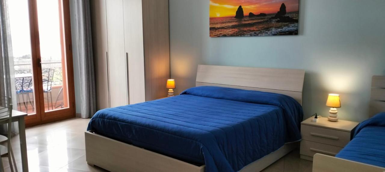 B&B La Spiaggetta Di Stazzo 阿奇雷亚莱 外观 照片