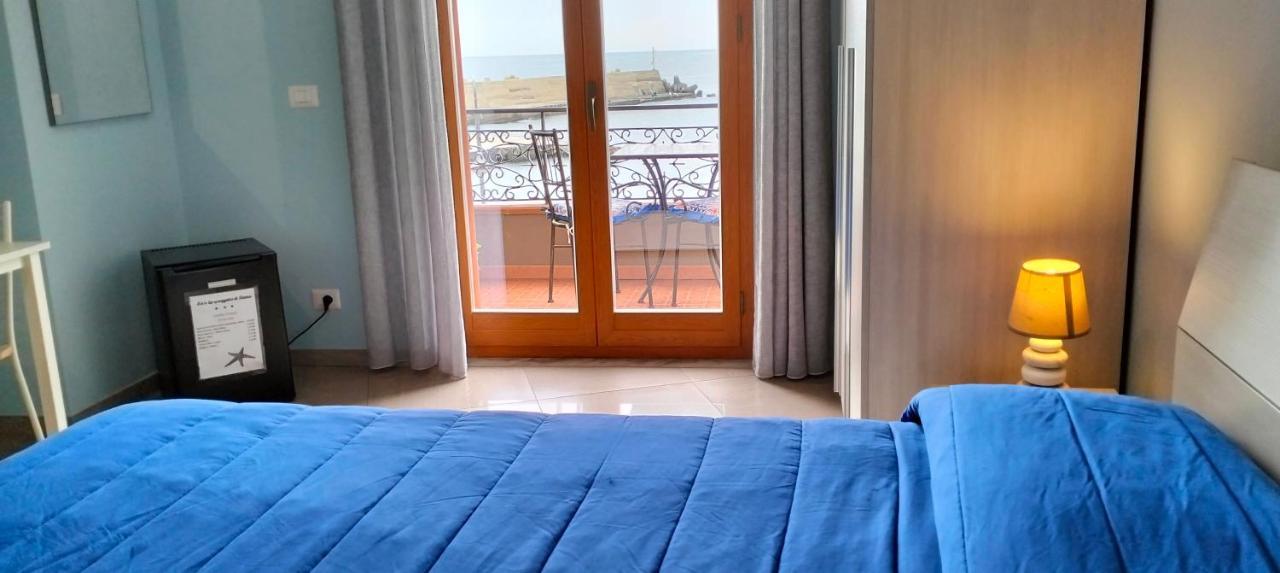 B&B La Spiaggetta Di Stazzo 阿奇雷亚莱 外观 照片