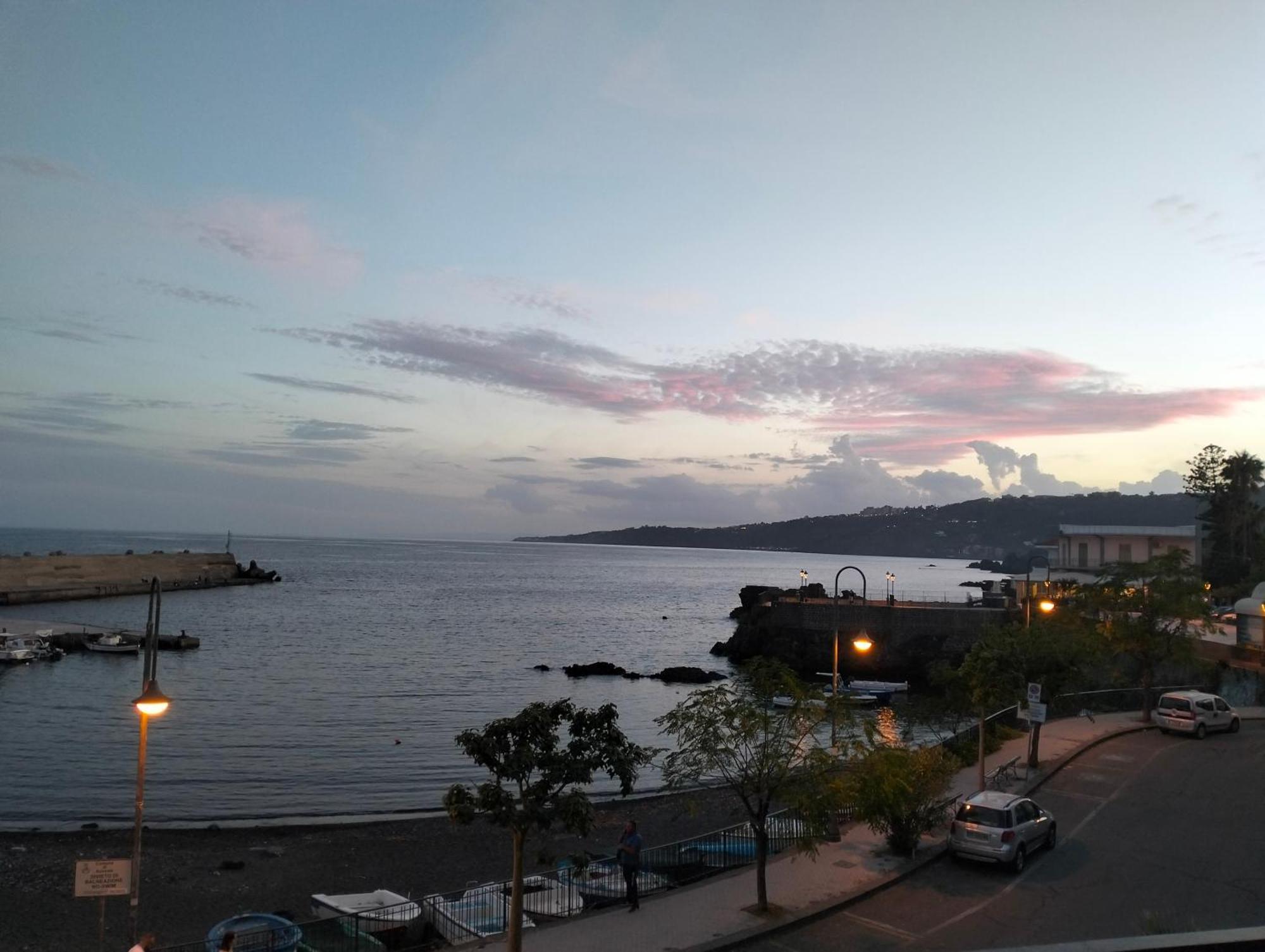 B&B La Spiaggetta Di Stazzo 阿奇雷亚莱 外观 照片