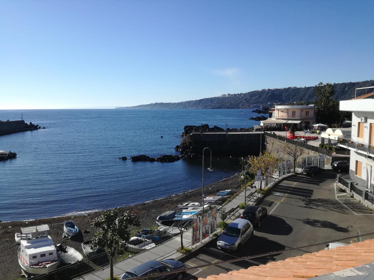 B&B La Spiaggetta Di Stazzo 阿奇雷亚莱 外观 照片