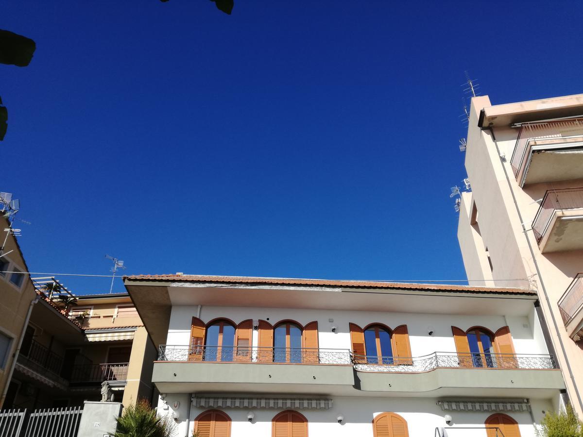 B&B La Spiaggetta Di Stazzo 阿奇雷亚莱 外观 照片