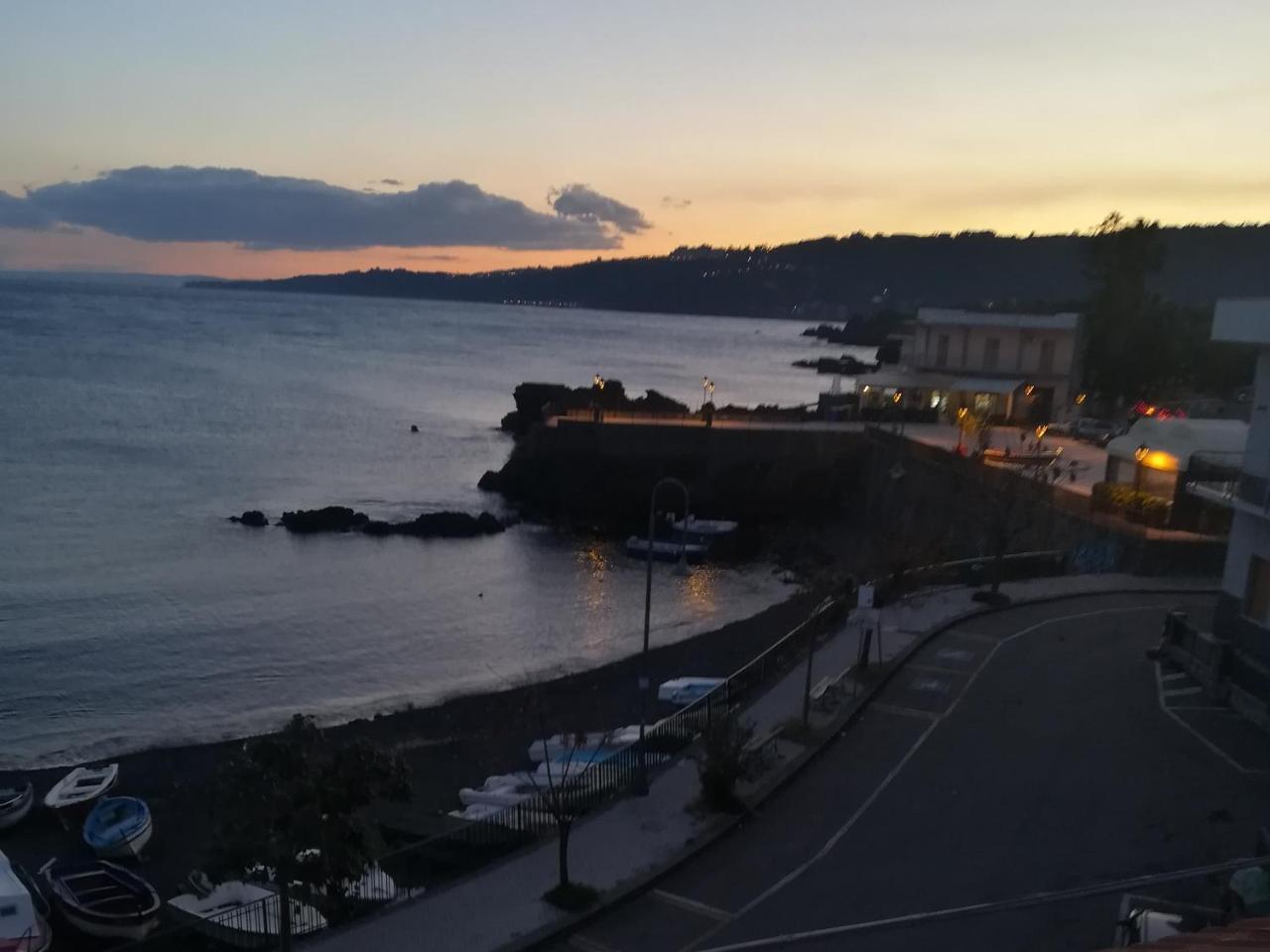 B&B La Spiaggetta Di Stazzo 阿奇雷亚莱 外观 照片