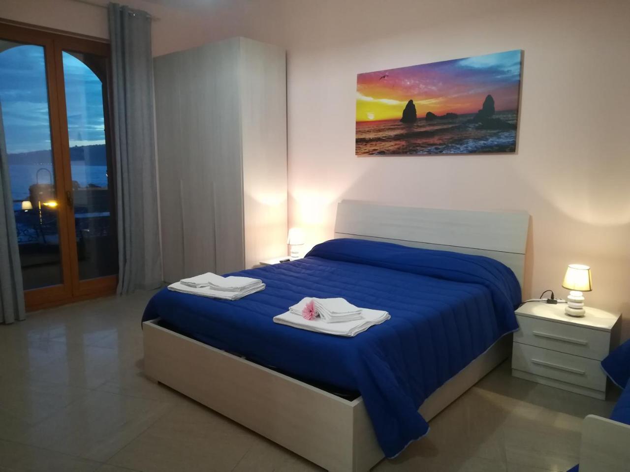 B&B La Spiaggetta Di Stazzo 阿奇雷亚莱 客房 照片
