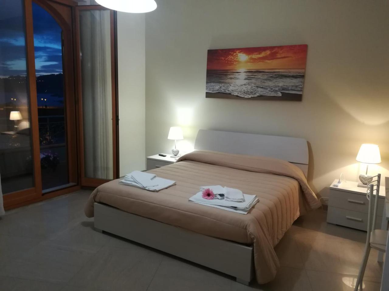 B&B La Spiaggetta Di Stazzo 阿奇雷亚莱 客房 照片
