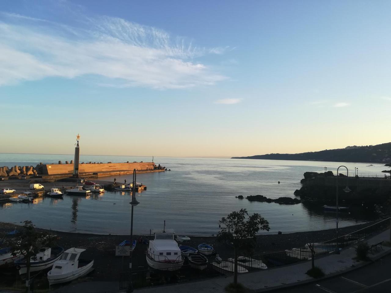 B&B La Spiaggetta Di Stazzo 阿奇雷亚莱 外观 照片