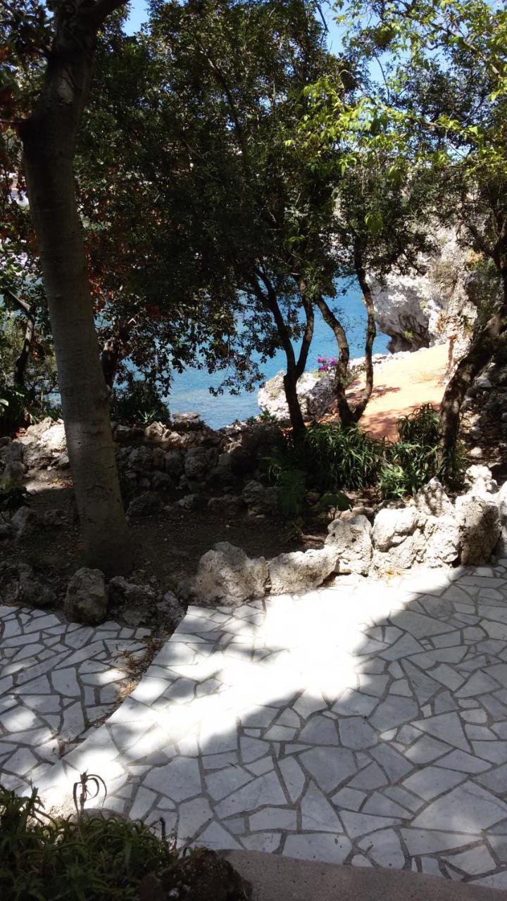 B&B La Spiaggetta Di Stazzo 阿奇雷亚莱 外观 照片