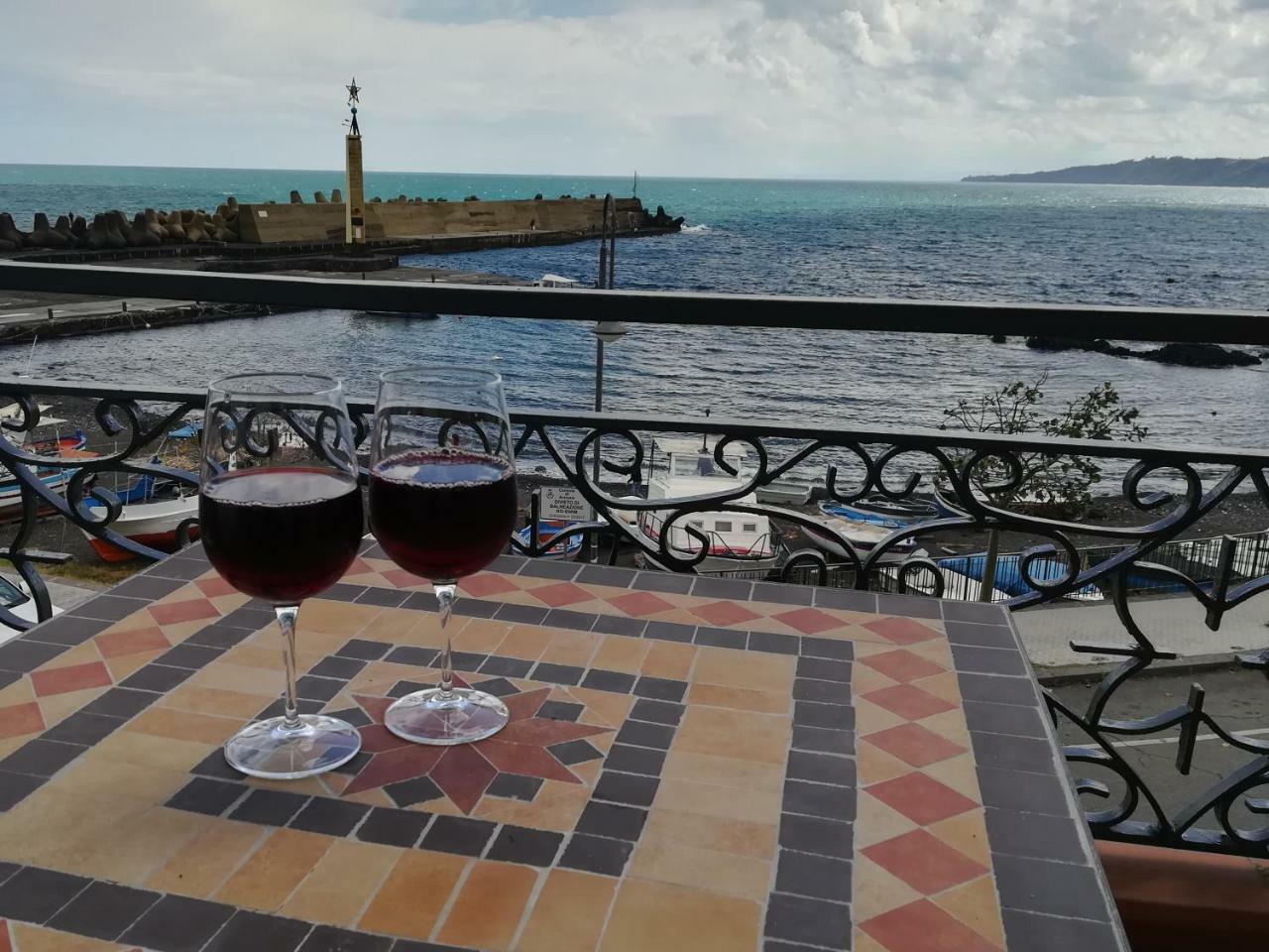 B&B La Spiaggetta Di Stazzo 阿奇雷亚莱 外观 照片