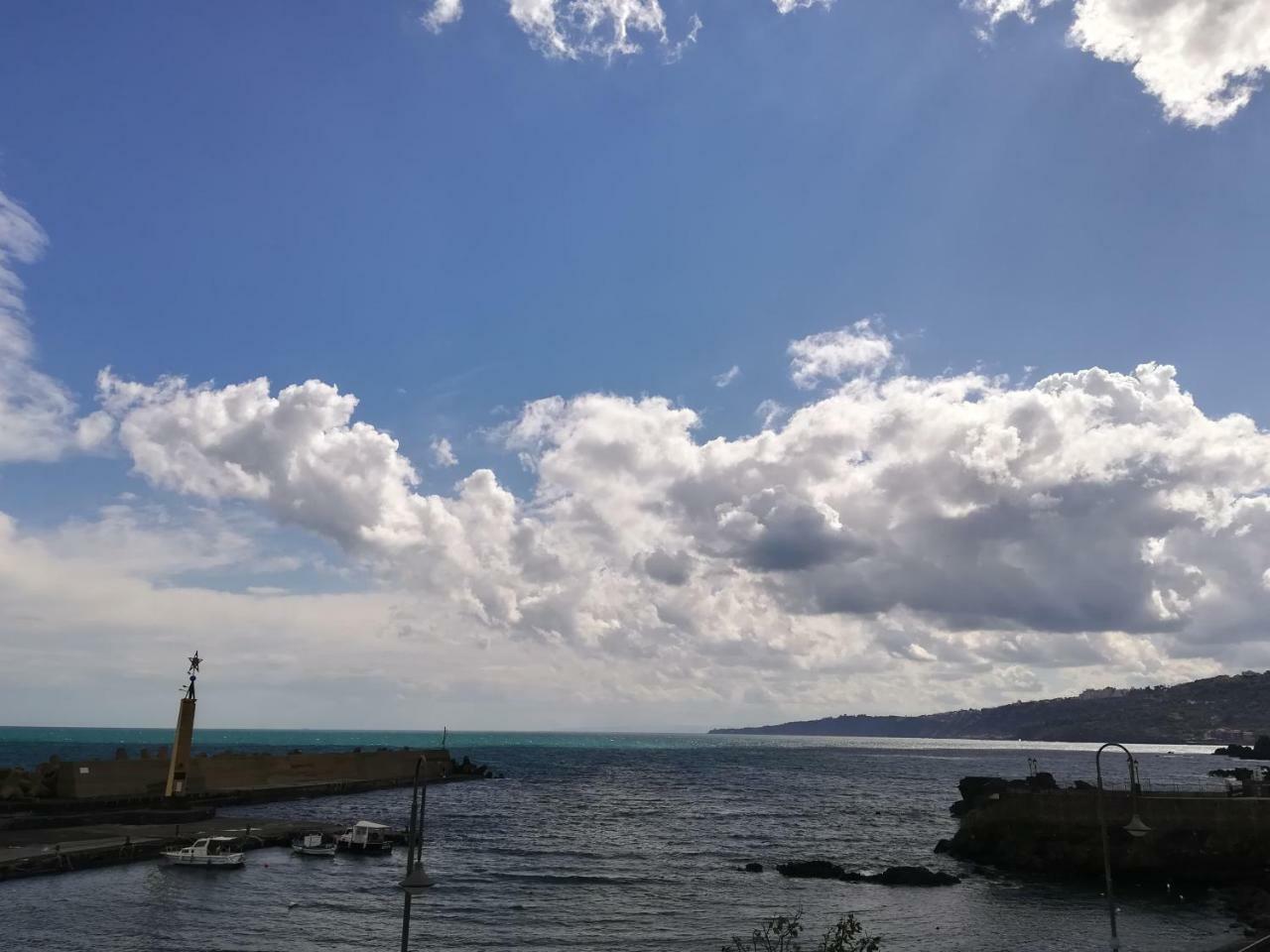 B&B La Spiaggetta Di Stazzo 阿奇雷亚莱 外观 照片