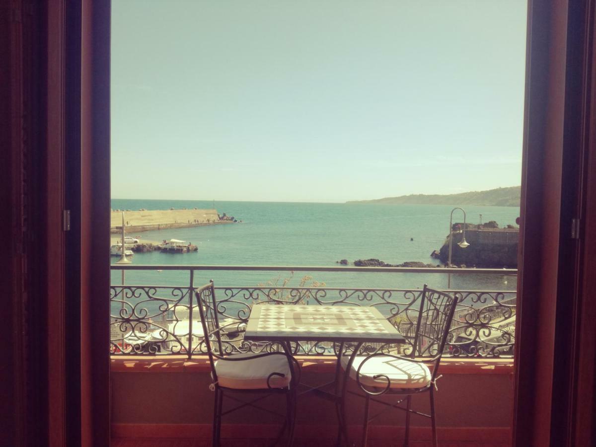 B&B La Spiaggetta Di Stazzo 阿奇雷亚莱 外观 照片