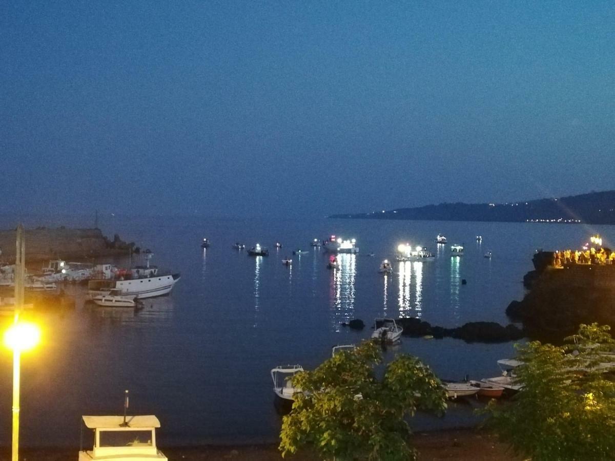 B&B La Spiaggetta Di Stazzo 阿奇雷亚莱 外观 照片
