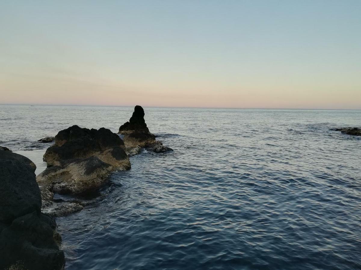 B&B La Spiaggetta Di Stazzo 阿奇雷亚莱 外观 照片